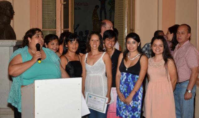 153 nuevos “graduados” del programa de alfabetización “Yo sí puedo”.