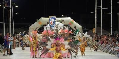 Los Pequeños Duentes brillaron ante un corsódromo colmado de gente