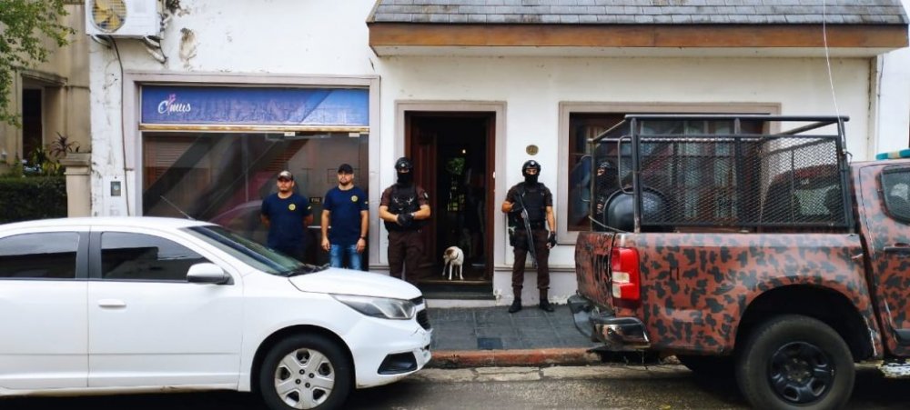 Allanaron un domicilio por una causa internacional de presunta difusión de imagenes de pornografía infantil