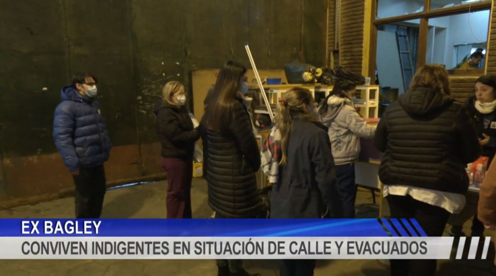 Por el frío y la inundación, todos conviven en la Ex Bagley 