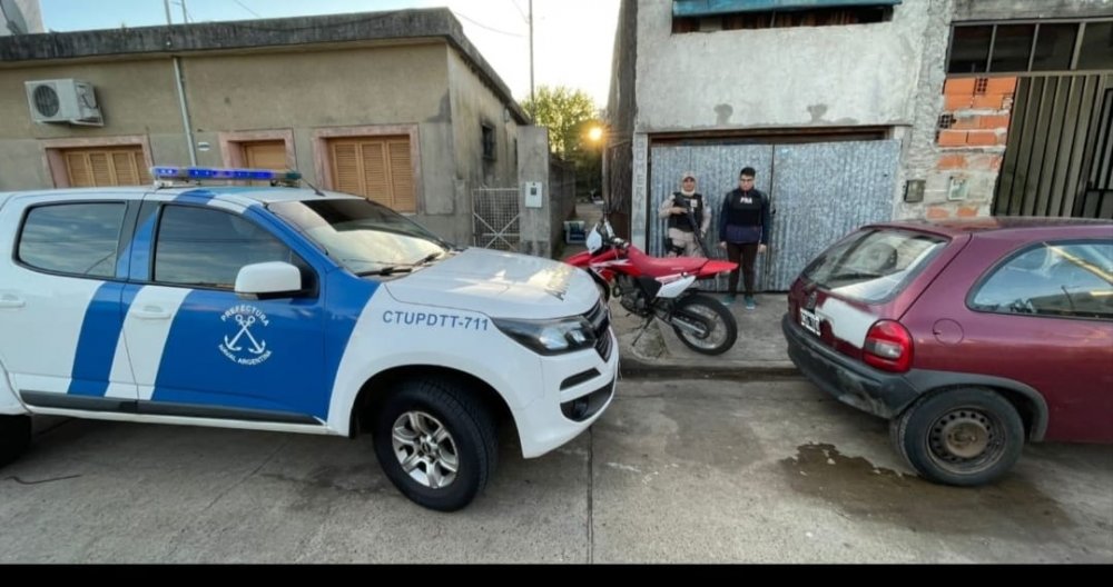 Tres personas detenidas por violencia contra embarcación de prefectura