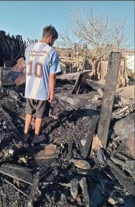 Familia perdió todo en un incendio y pide la colaboración de la comunidad.