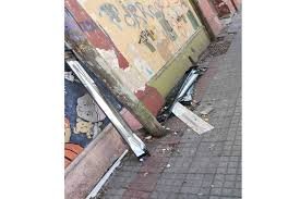 No arrojar basura en la vereda de la escuela.