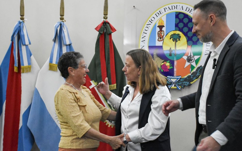 La provincia firmó convenios del programa Microcréditos para el impulso local en Concordia