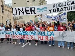Docentes universitarios entrerrianos se suman al paro de hoy.