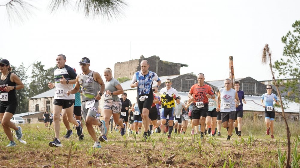 Se corre el duatlón rural en Bodegas Robinson que organizan los Amigos del MTB
