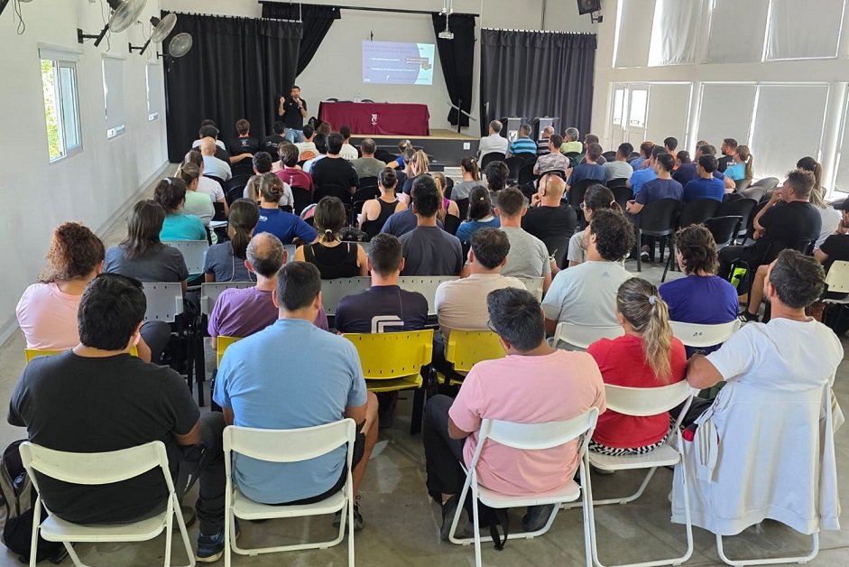 Entre Ríos acompaña la capacitación en alfabetización deportiva con el curso Kids Athletics