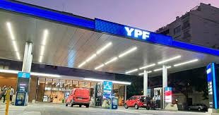 Arrancando la semana, YPF volvió a subir el precio de sus combustibles.