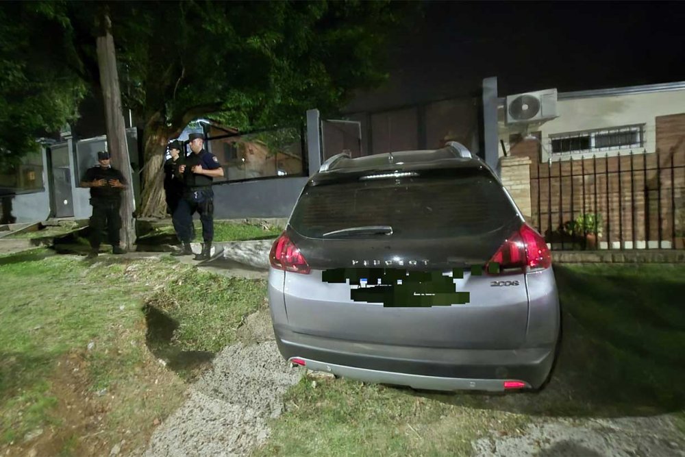 Allanaron a colombianos. En vehículos de alta gama fueron hasta la casa de una mujer y la amenazaron porque se atrasó con las cuotas.