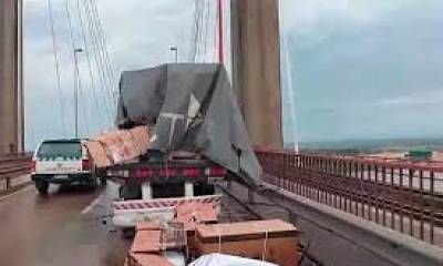 Chocaron tres camiones sobre el puente Zárate - Brazo Largo.