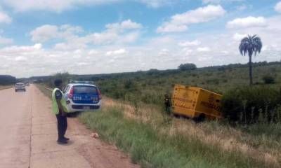Ruta 14. Camión de caudales terminó en una zanja. Iba de Concepción del Uruguay a Concordia.