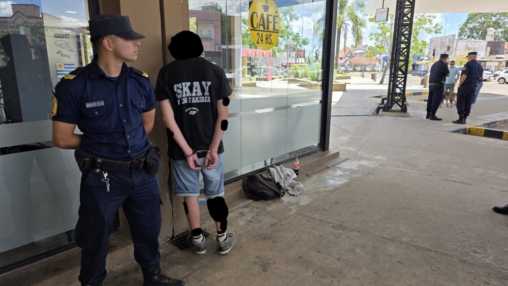 Detenido en la Terminal de Ómnibus cuando esperaba un colectivo con destino a Federación: llevaba marihuana y cocaína.