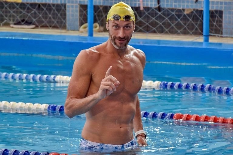 José Meolans brindará una clínica de natación en Concordia