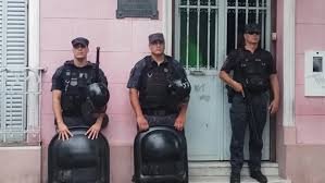 Empujones en el Sindicato de la Fruta entre partidarios de Camejo y Amaro. Fiscalía puso guardia policial y nadie puede entrar a la sede.