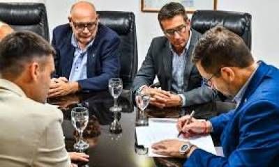 Enersa y Turismo promueven la movilidad sustentable con la instalación de cargadores eléctricos en hoteles y termas.