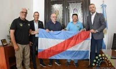 Diálogo y reconciliación: Veteranos de Malvinas entrerrianos y británicos desplegarán la bandera de Entre Ríos en el Aconcagua.
