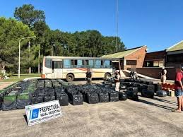 Ómnibus con 290 millones de pesos en mercadería ilegal fue interceptado por Prefectura