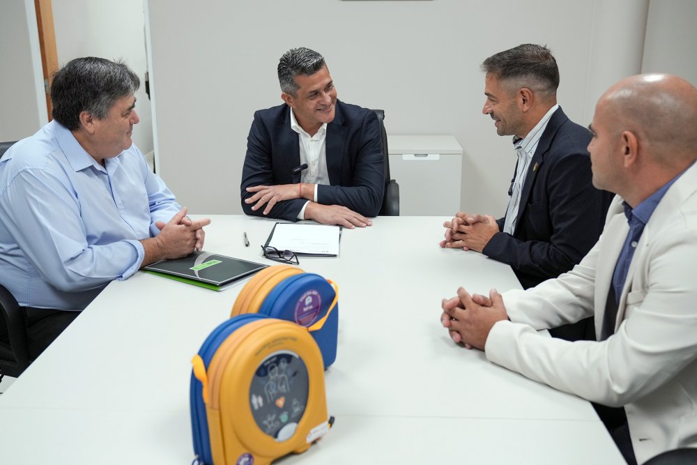 El Ministerio de Salud recibió 16 desfibriladores externos automáticos donados por el Iafas