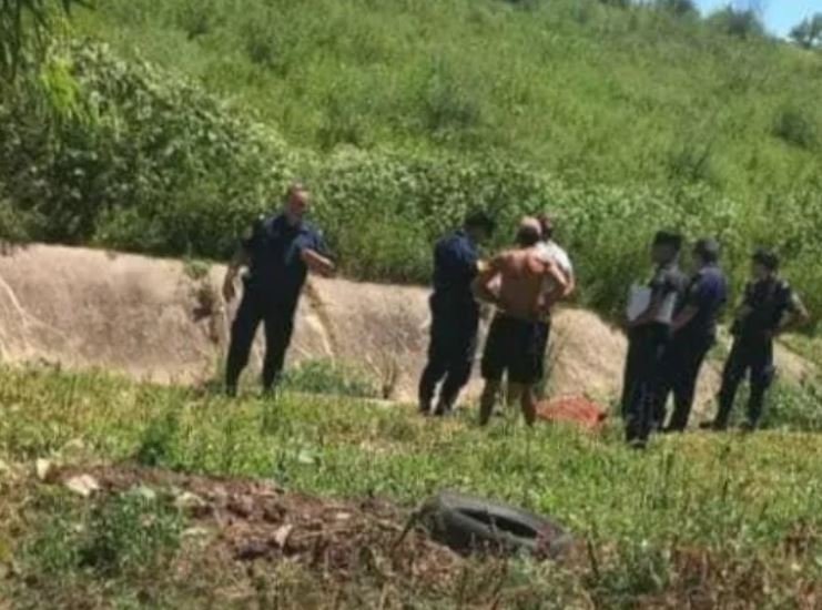 Vecinos hallaron un cuerpo en el zanjón de la Defensa Sur