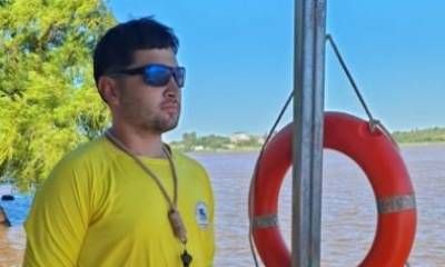 Un menor de 15 años fue rescatado de las aguas del Rio Uruguay en zona de Playa Los Sauces.