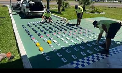 Hasta en el motor: dos mujeres llevaban 130 celulares de contrabando