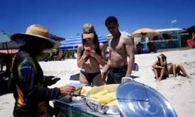 Crecen las estafas en destinos turísticos: qué tener en cuenta al pagar con tarjeta y QR.