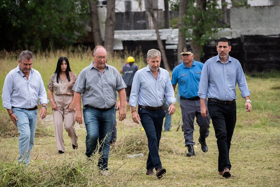 Frigerio supervisó en Paraná tareas de mantenimiento escolar realizadas por internos del Servicio Penitenciario