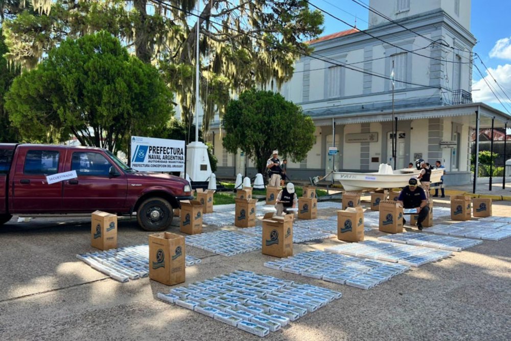  Secuestran cargamento millonario de cigarrillos y detienen a cuatro hombres.