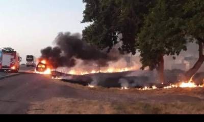 Se incendió un auto en la Autovía 14: el fuego se propagó por la banquina y pastizales