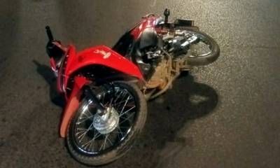 Automovilista detenido y conductora de moto en terapia. 