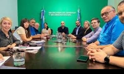 El Gobierno provincial convocó a los estatales a paritaria salarial.