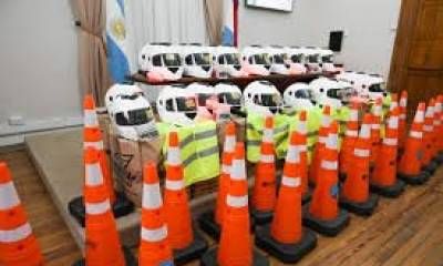 Entregaron kits de seguridad vial a municipios para reforzar los controles de tránsito.