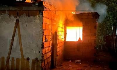 Rescataron a un perro atrapado en una casa