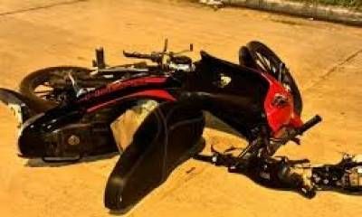 Abandonó su moto tras chocar en Mendiburu y 2 de Abril.