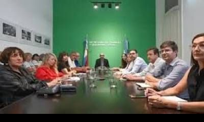 La Provincia cerró la paritaria estatal con acuerdo de mayoría.