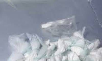 Secuestraron cocaína, una motocicleta y detuvieron a tres hombres.