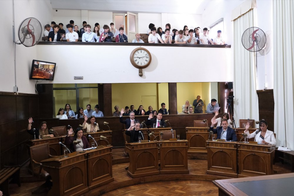 El Concejo Deliberante aprobó el Marco Regulatorio de Campamentos Turísticos y brindó emotivos homenajes