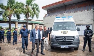 Frigerio entregó móviles y equipamiento a la Policía para reforzar la seguridad con tecnología de punta