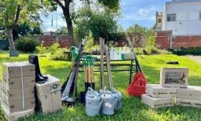 Entrega de insumos en la Escuela Integral N° 2 “Azahares”.