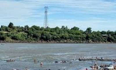 Dramático: un policía y un vecino salvaron a una mujer que cayó al Río Uruguay