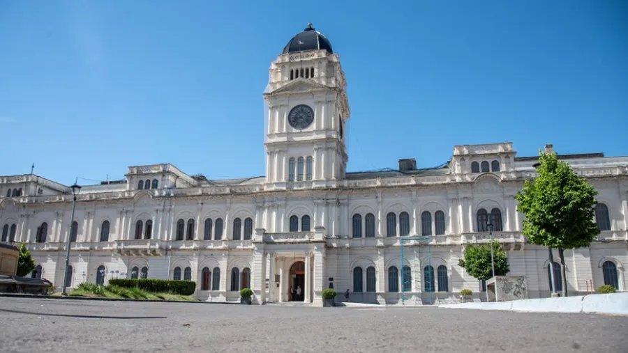 El gobierno descontó a los docentes 2 de los 3 paros de marzo