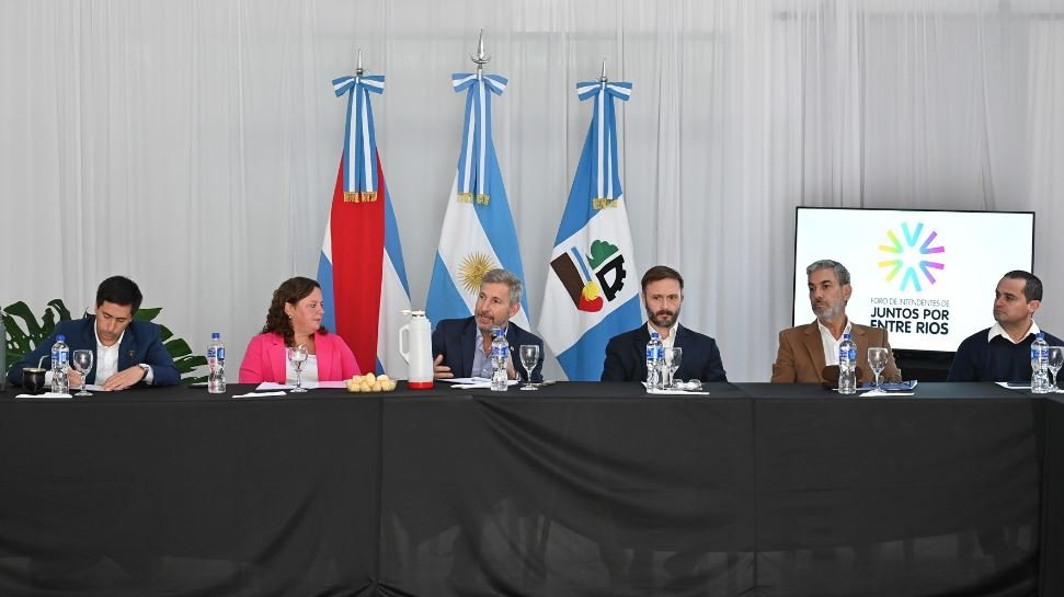 El gobernador se reunió con intendentes de Juntos por Entre Ríos