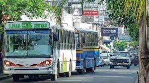 Analizan reducir frecuencias de colectivos para afrontar el costo del combustible.