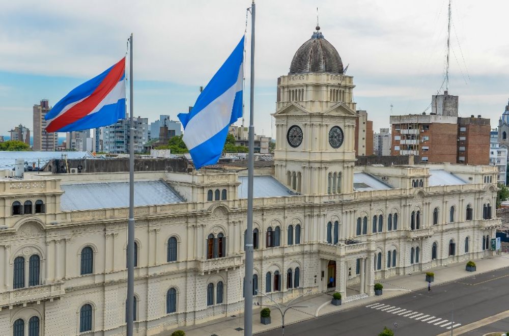La provincia convoca a estatales y docentes a mesa paritaria