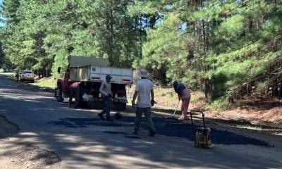 Comenzó la obras de bacheo en accesos clave al Lago de Salto Grande