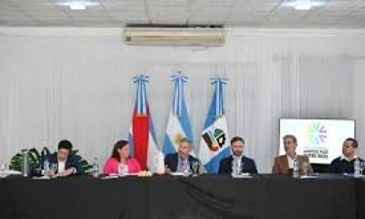 El gobernador se reunió con intendentes de Juntos y hablaron de “optimizar recursos”.