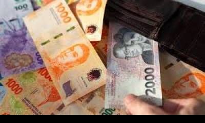 La cantidad de billetes en circulación cayó casi un 50% desde 2024 en Argentina