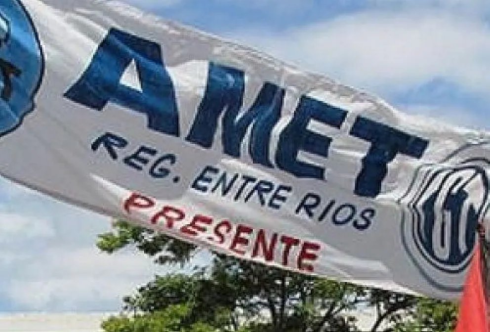 AMET presentó firmas para frenar el recorte de fondos nacionales para las escuelas técnicas
