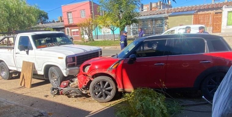 Indignante: atropellaron a un motomandado de Concordia y mientras esperaba la ambulancia, le robaron el celular.