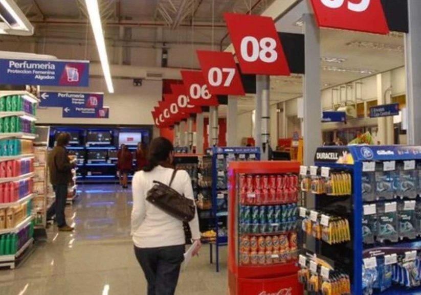 Comerciantes exigen al municipio que cumpla con la ley de grandes superficies comerciales y piden intervención provincial.